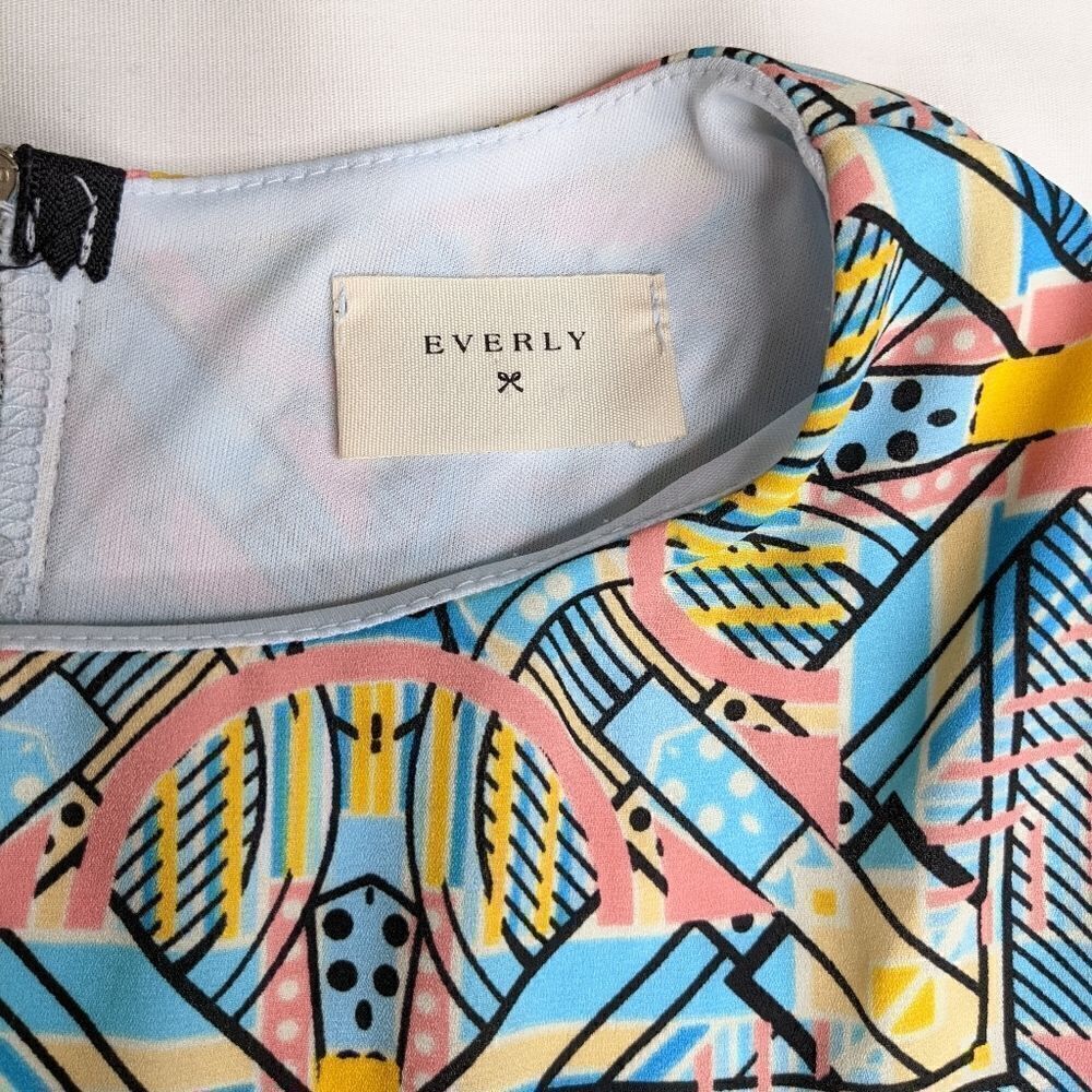 Everly Abstract Patterned Shift Dress - Picture 6 of 9